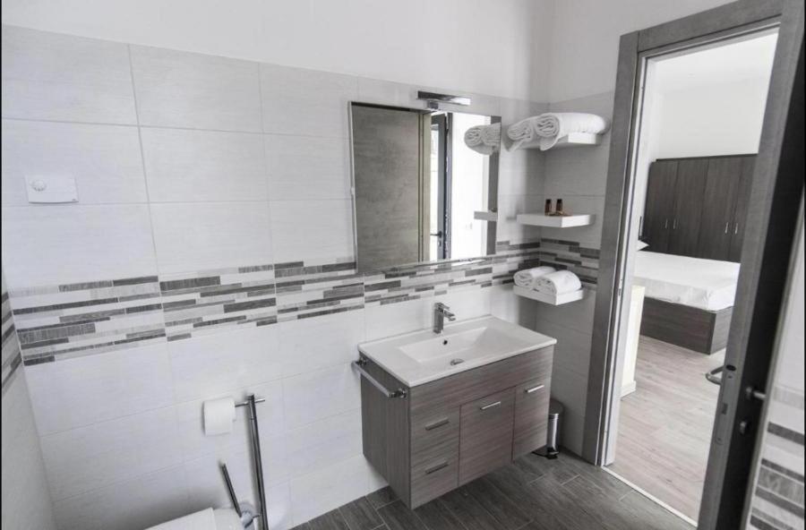 Antica Campione Rooms & Hostel Campione del Garda Luaran gambar